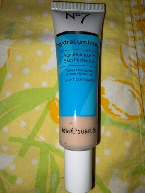 🌴No7 Hydra Luminous Aqua Release Skin Perfector Tinted Moisturizer Light